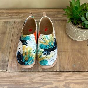 UIN Sound of Silence Toledo Art Painted Canvas Slip-On Shoes✨